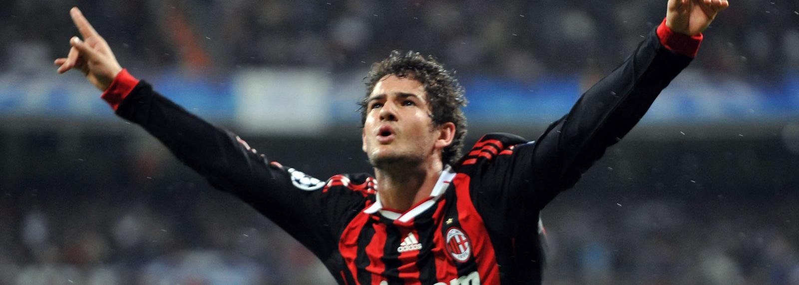 Chelsea plotting £10m bid for ex-AC Milan star striker