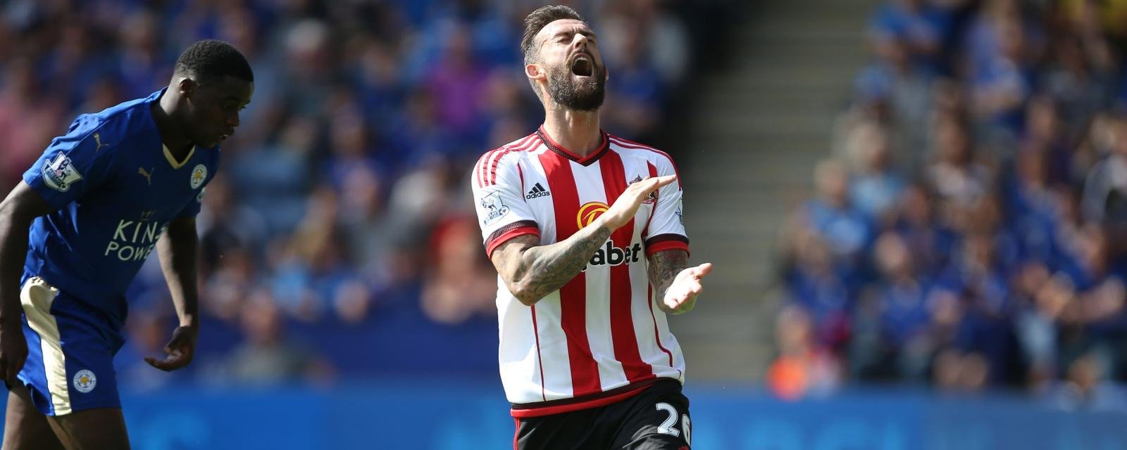 Sunderland striker in talks over shock move to France