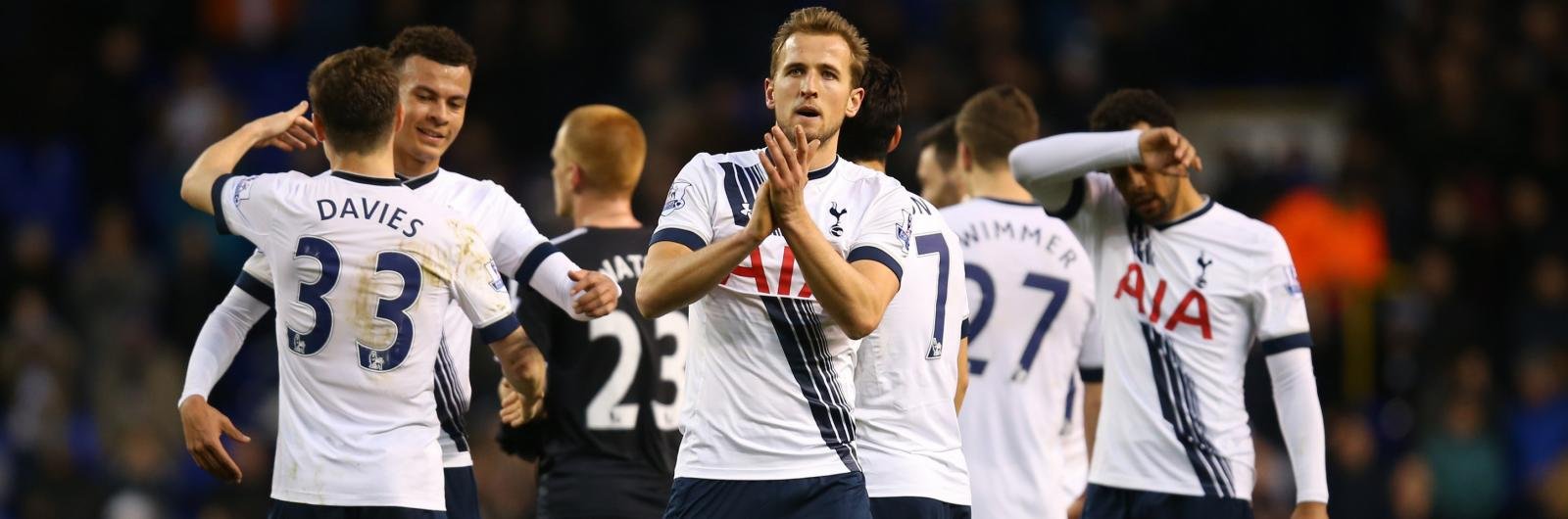 Tottenham shocked as West Ham ask for England international in exchange for midfielder