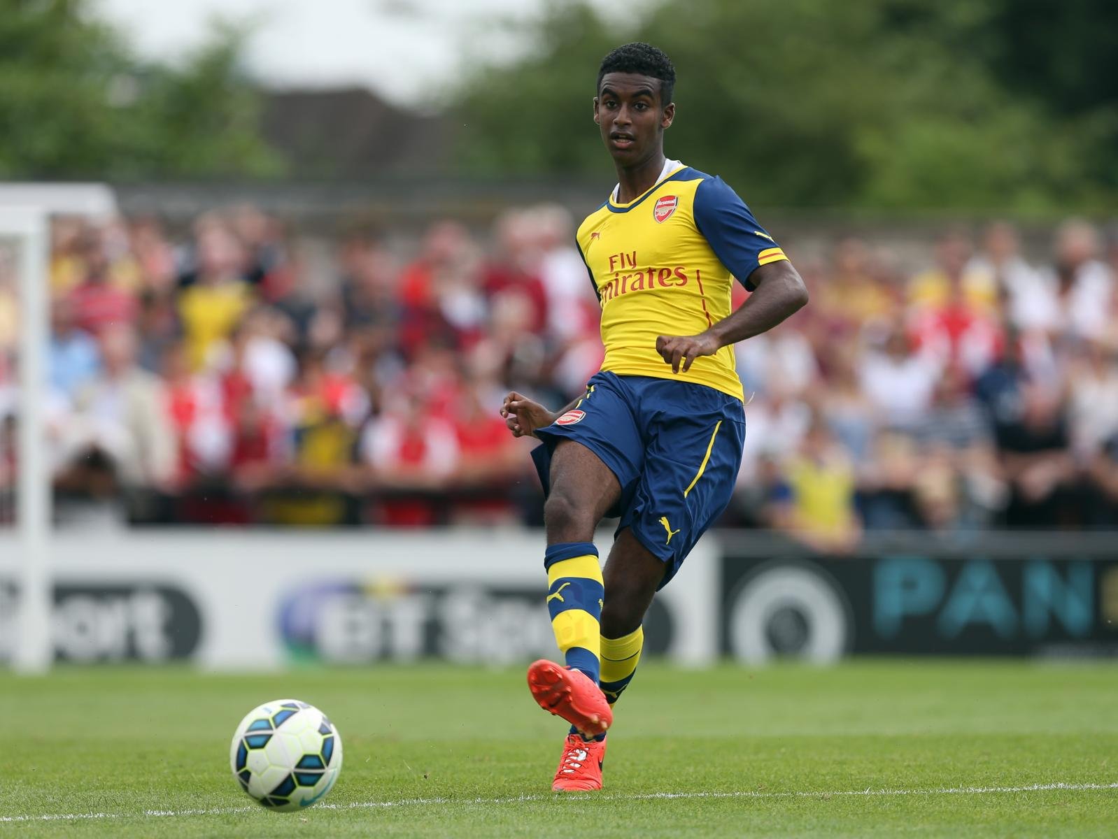 League One side consider loan move for Arsenal midfielder