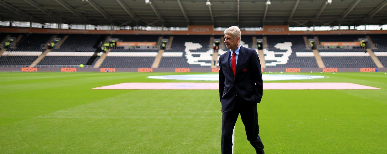 Fans react as Arsenal manager flirts with England job