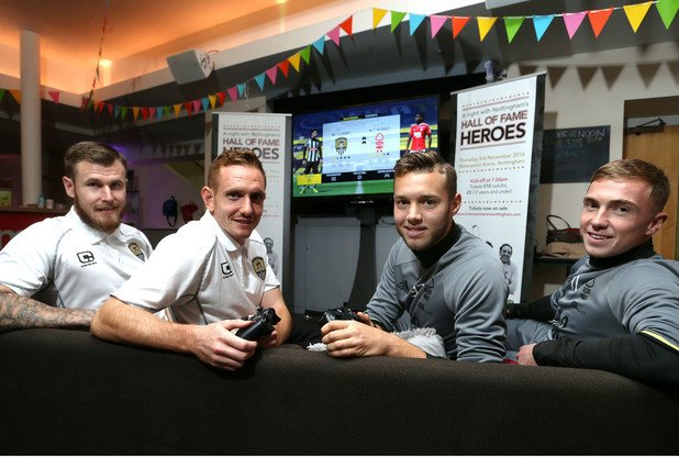 Nott’m Forest and Notts County stars go head-to-head in FIFA 17 Hall of Fame event