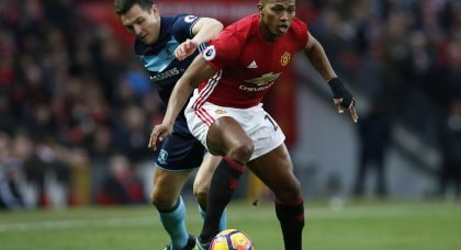 Man United finalise Valencia extension