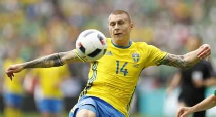 Chelsea join race to sign Victor Lindelof