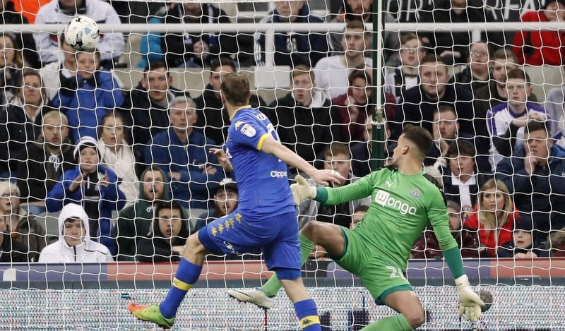 “Whose the bottlers now?” Leeds fans taunt Newcastle after Chris Wood’s 95th minute equaliser