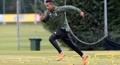 Chelsea and Manchester United target Alex Sandro to stay at Juventus for now