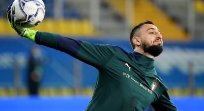 Manchester United and Chelsea join race to sign experienced goalkeeper keen on Premier League move